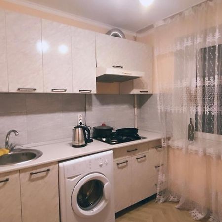 2 Комн Квартира На Новой Площади Leilighet Almaty Eksteriør bilde
