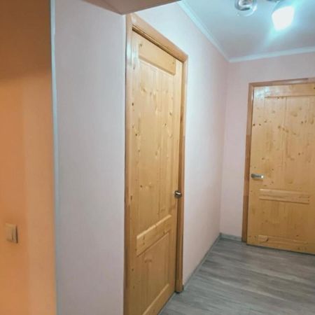 2 Комн Квартира На Новой Площади Leilighet Almaty Eksteriør bilde
