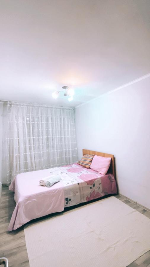 2 Комн Квартира На Новой Площади Leilighet Almaty Eksteriør bilde