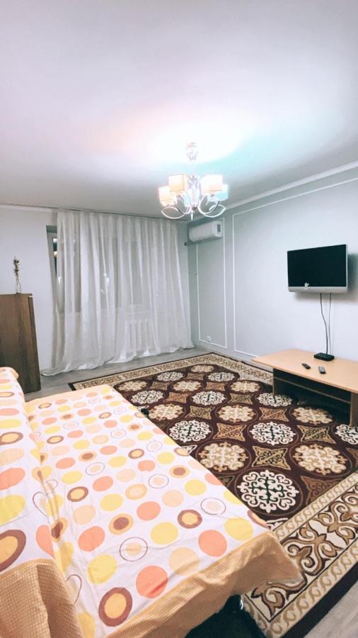 2 Комн Квартира На Новой Площади Leilighet Almaty Eksteriør bilde