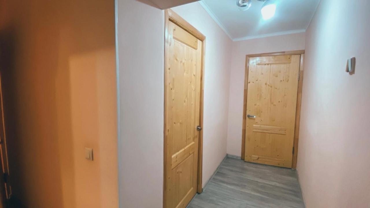 2 Комн Квартира На Новой Площади Leilighet Almaty Eksteriør bilde